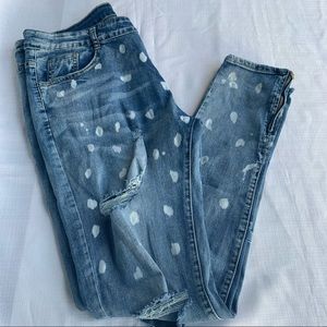 Jeans Size Large Distressed Denim Skinny Crop jeans Size Large.